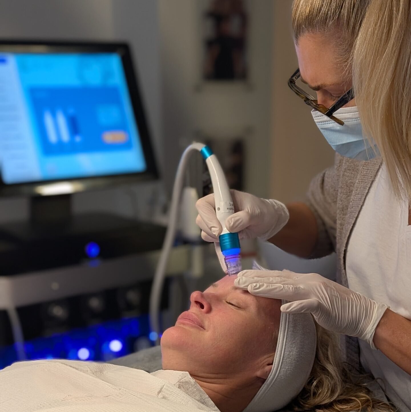 Hydrofacial Training at Alex James Training Academy